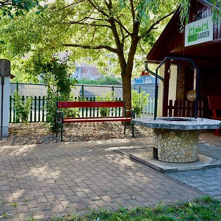 Villa Applegarden Debrecen Exterior foto