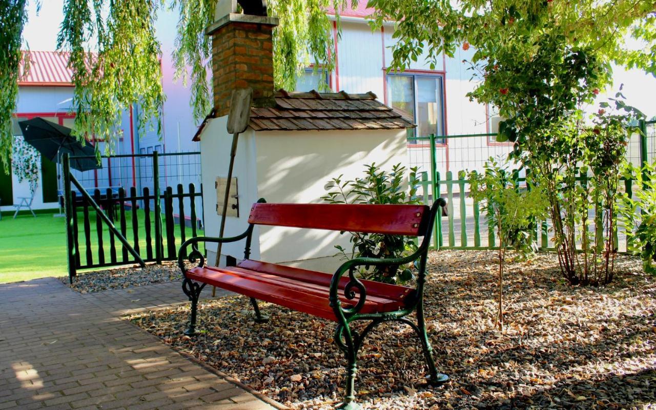 Villa Applegarden Debrecen Exterior foto